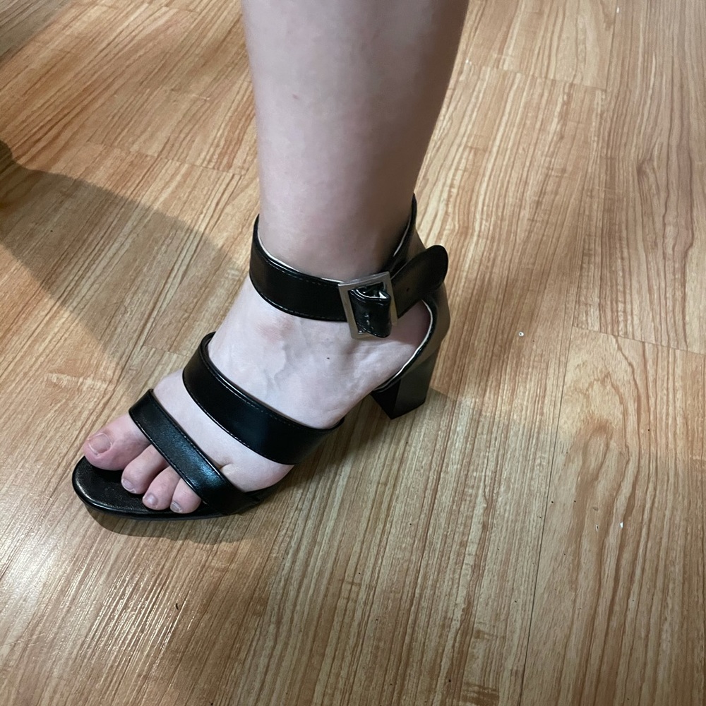 Heels - Picture 3 of 8